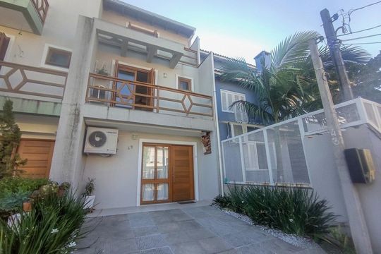 Fachada de casa de condomínio para alugar com 3 quartos, 113m² em Hípica, Porto Alegre