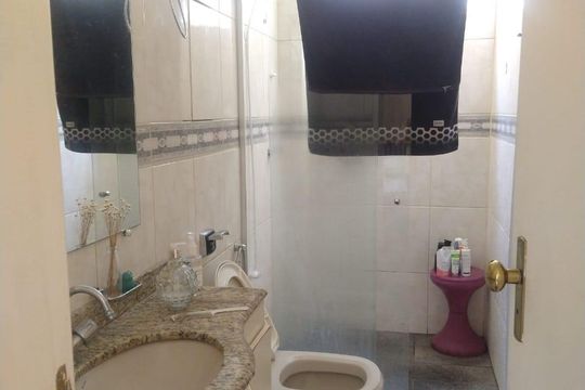 Banheiro social de apartamento à venda com 3 quartos, 100m² em São Luiz, Belo Horizonte