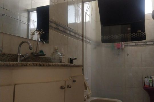 Banheiro social de apartamento à venda com 3 quartos, 100m² em São Luiz, Belo Horizonte