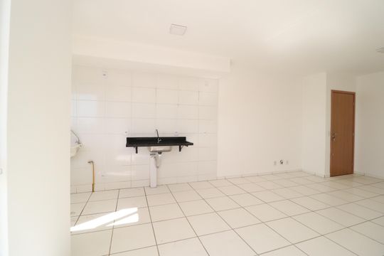 Cozinha de apartamento para alugar com 2 quartos, 55m² em Residencial Lago Azul, Uberlândia