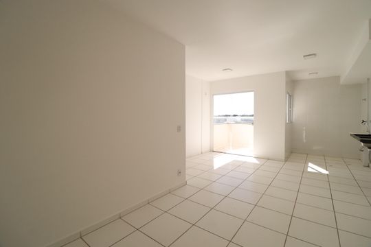 Sala de apartamento para alugar com 2 quartos, 55m² em Residencial Lago Azul, Uberlândia
