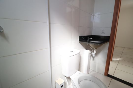 Banheiro Social de apartamento para alugar com 2 quartos, 55m² em Residencial Lago Azul, Uberlândia