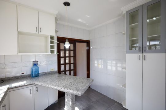 Cozinha de casa para alugar com 3 quartos, 205m² em Jardim Nosso Lar, São Paulo