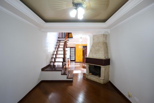 Casa para alugar com 3 quartos, 205m² em Jardim Nosso Lar, São Paulo