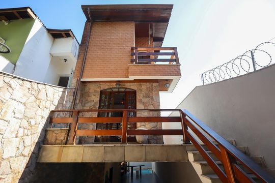 Fachada interna Frente de casa para alugar com 3 quartos, 205m² em Jardim Nosso Lar, São Paulo