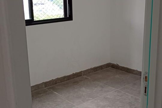 Quarto de apartamento para alugar com 2 quartos, 75m² em Vila Militar, Barueri