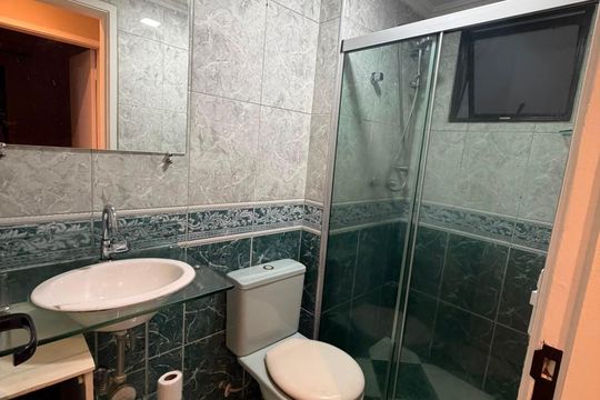 Banheiro de apartamento à venda com 2 quartos, 55m² em Vila Palmeiras, São Paulo