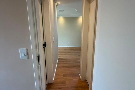 Corredor de apartamento à venda com 2 quartos, 55m² em Vila Palmeiras, São Paulo