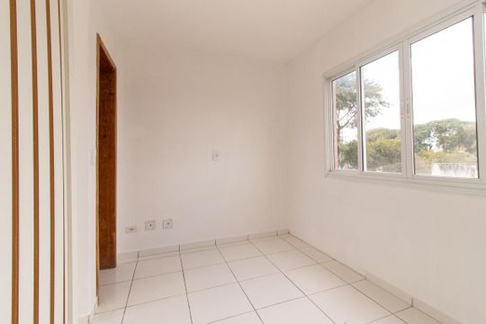 Quarto de apartamento à venda com 1 quarto, 22m² em Lindoia, Curitiba