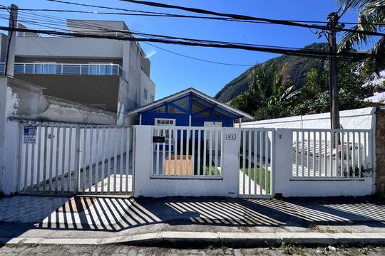Fachada de casa de condomínio para alugar com 3 quartos, 150m² em Ciro Aranha, Rio de Janeiro