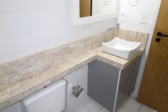 Banheiro de apartamento para alugar com 1 quarto, 40m² em Monte Castelo, São José dos Campos