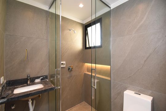 Banheiro da Suíte 1 de casa de condomínio à venda com 3 quartos, 187m² em Pilarzinho, Curitiba