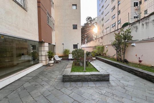 Apartamento à venda com 2 quartos, 77m² em Santo Antônio, Belo Horizonte