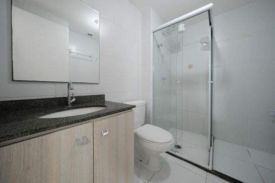 Banheiro de apartamento para alugar com 1 quarto, 35m² em Jardim Santa Teresinha, São Paulo