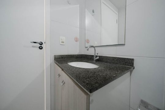 Banheiro de apartamento para alugar com 1 quarto, 35m² em Jardim Santa Teresinha, São Paulo