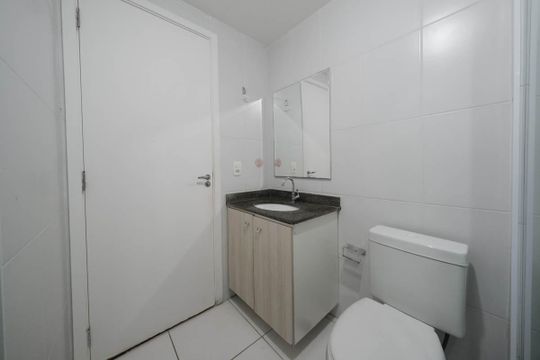 Banheiro de apartamento para alugar com 1 quarto, 35m² em Jardim Santa Teresinha, São Paulo
