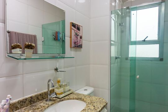 Banheiro 2 de apartamento à venda com 2 quartos, 62m² em Centro, Osasco