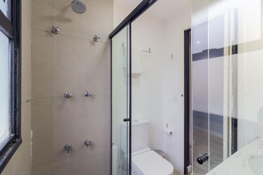 Banheiro de apartamento para alugar com 1 quarto, 42m² em Jardim Paulista, São Paulo