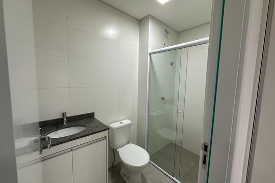Banheiro do Quarto 2 de apartamento para alugar com 2 quartos, 68m² em Vila Branca, Jacareí