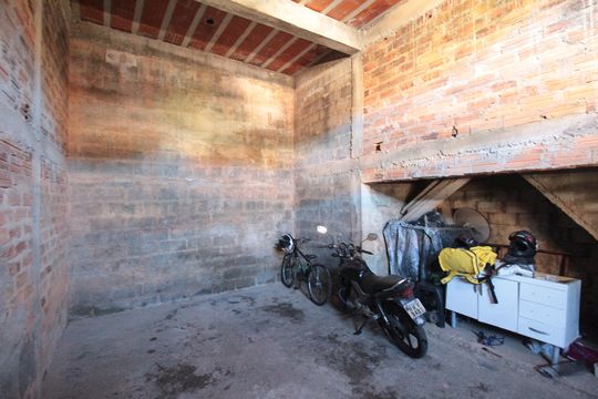 Garagem de casa à venda com 2 quartos, 212m² em Tupi A, Belo Horizonte