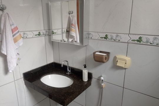 Banheiro de casa à venda com 3 quartos, 130m² em Vila Rizzo, Goiânia