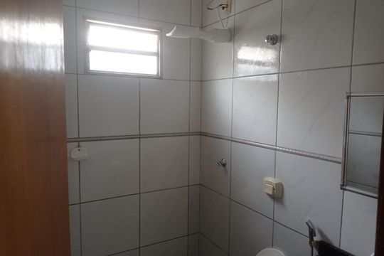 Banheiro de casa à venda com 3 quartos, 130m² em Vila Rizzo, Goiânia