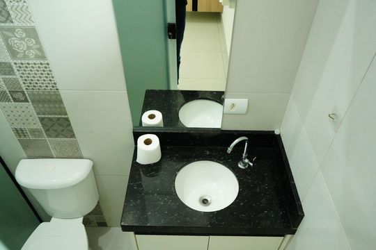Banheiro de kitnet/studio para alugar com 1 quarto, 24m² em Chácara Santo Antônio (zona Leste), São Paulo