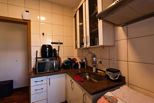 Cozinha de apartamento à venda com 3 quartos, 80m² em Cinquentenario, Belo Horizonte