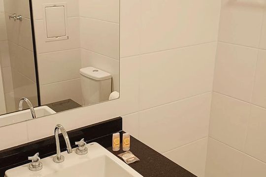 Banheiro de kitnet/studio para alugar com 1 quarto, 26m² em Perdizes, São Paulo