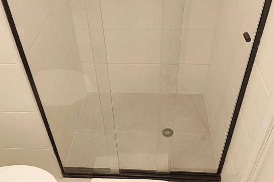 Banheiro de kitnet/studio para alugar com 1 quarto, 26m² em Perdizes, São Paulo