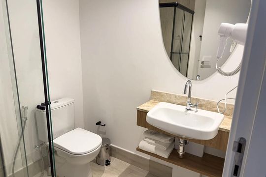 Banheiro de apartamento à venda com 1 quarto, 26m² em Santo Amaro, São Paulo