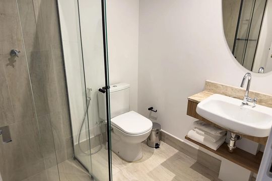 Banheiro de apartamento à venda com 1 quarto, 26m² em Santo Amaro, São Paulo