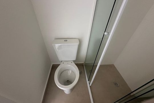 Banheiro da Suíte 1 de apartamento para alugar com 2 quartos, 65m² em Tamboré, Barueri
