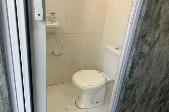 Banheiro de kitnet/studio para alugar com 1 quarto, 25m² em Quintino Bocaiúva, Rio de Janeiro