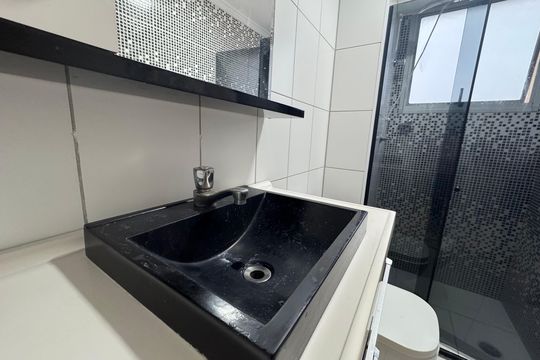 Banheiro de apartamento para alugar com 2 quartos, 55m² em Jardim Roberto, Osasco
