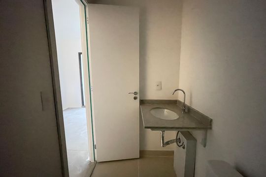 Banheiro de kitnet/studio à venda com 1 quarto, 22m² em Butantã, São Paulo