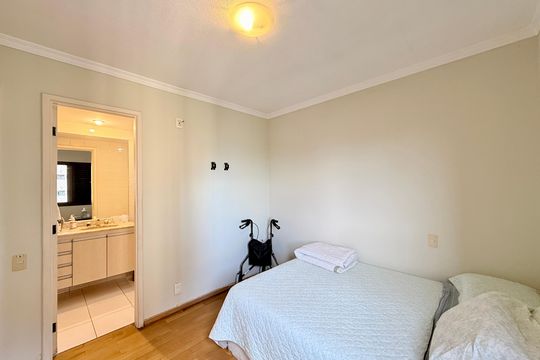 Suíte de apartamento à venda com 3 quartos, 87m² em Santo Amaro, São Paulo