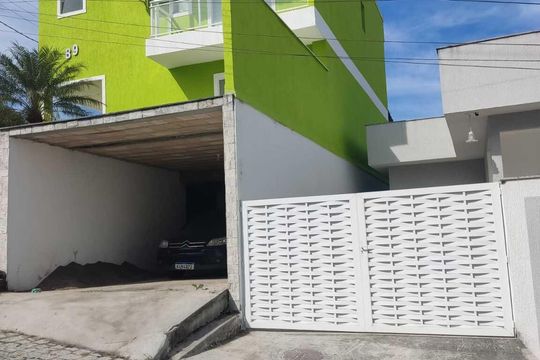 Fachada de casa de condomínio para alugar com 3 quartos, 160m² em Arsenal, São Gonçalo