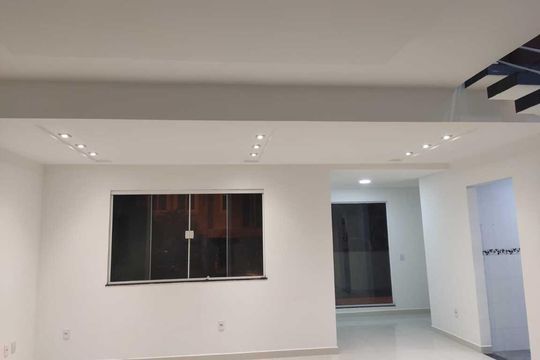 Sala de casa de condomínio para alugar com 3 quartos, 160m² em Arsenal, São Gonçalo