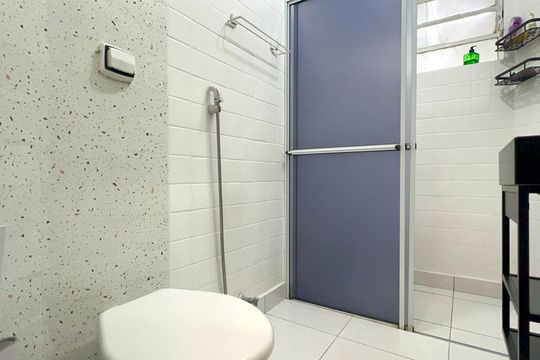 Banheiro de apartamento à venda com 2 quartos, 77m² em Sumaré, São Paulo