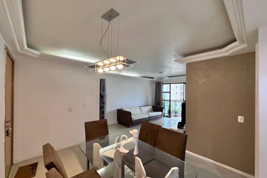 Sala de apartamento para alugar com 4 quartos, 105m² em Barra da Tijuca, Rio de Janeiro