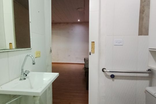Banheiro 1 de casa para alugar com 2 quartos, 50m² em Jardim São Bernadino, Suzano