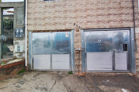 Fachada  de casa para alugar com 2 quartos, 50m² em Jardim São Bernadino, Suzano