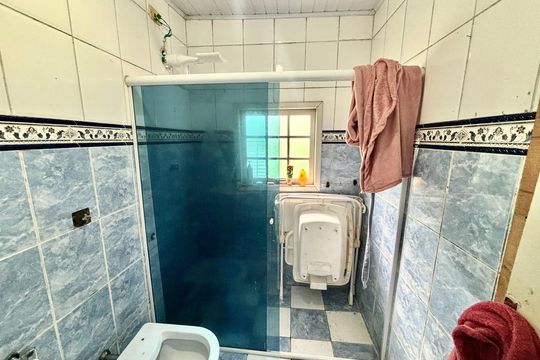 Banheiro 2 de casa para alugar com 3 quartos, 518m² em Jardim Lourdes, Ferraz de Vasconcelos