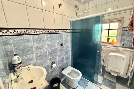 Banheiro 2 de casa para alugar com 3 quartos, 518m² em Jardim Lourdes, Ferraz de Vasconcelos