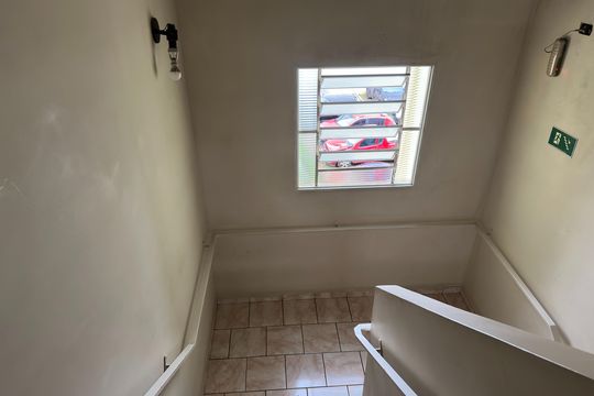Escada de apartamento para alugar com 3 quartos, 68m² em Jardim Primavera, Jacareí
