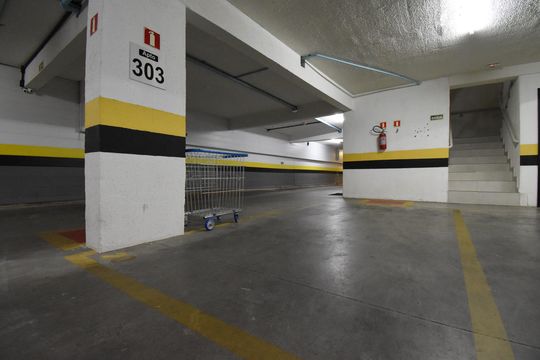 Vaga de garagem de kitnet/studio para alugar com 1 quarto, 34m² em Batel, Curitiba