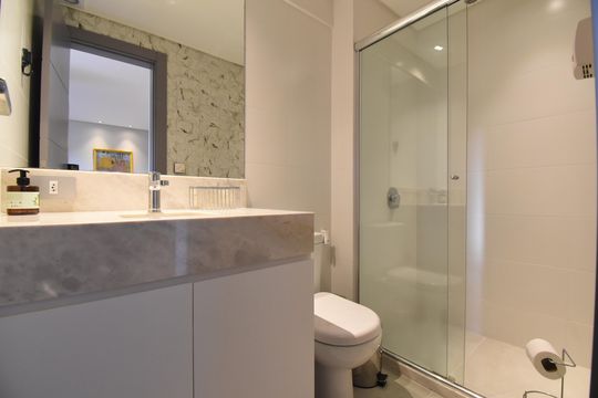 Banheiro do Studio de kitnet/studio para alugar com 1 quarto, 34m² em Batel, Curitiba