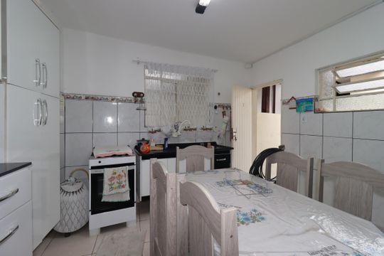 Cozinha da Casa 1 de casa à venda com 3 quartos, 340m² em Jardim Santo André, Santo André
