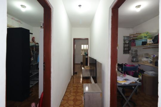 Corredor da Casa 2 de casa à venda com 3 quartos, 340m² em Jardim Santo André, Santo André